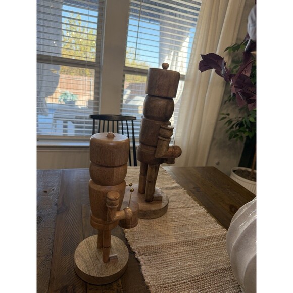 Set of 2 REAL Big Mango Wood Nutcrackers 20” & 14” – Pottery Barn Style NEW - Picture 5 of 8